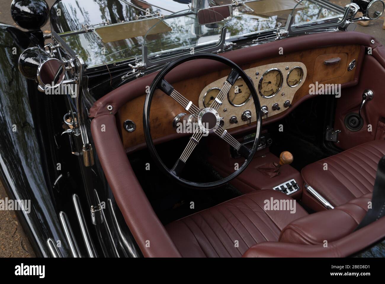 USSELO, OLANDA - 21 OTTOBRE 2018: Cruscotto vintage di un'auto a tempo di volo in una mostra per auto classiche Foto Stock