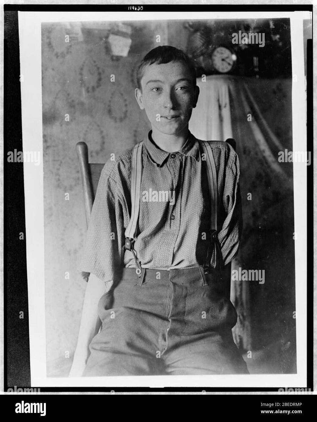 Harry McShane - 134 B'Way (i,e, Broadway) - Cin. O. - 16 anni di età il 29 giugno 1908. Aveva il braccio sinistro tirato via vicino alla spalla, e la gamba destra rotta attraverso la ginocchia, essendo catturato sulla cintura Foto Stock