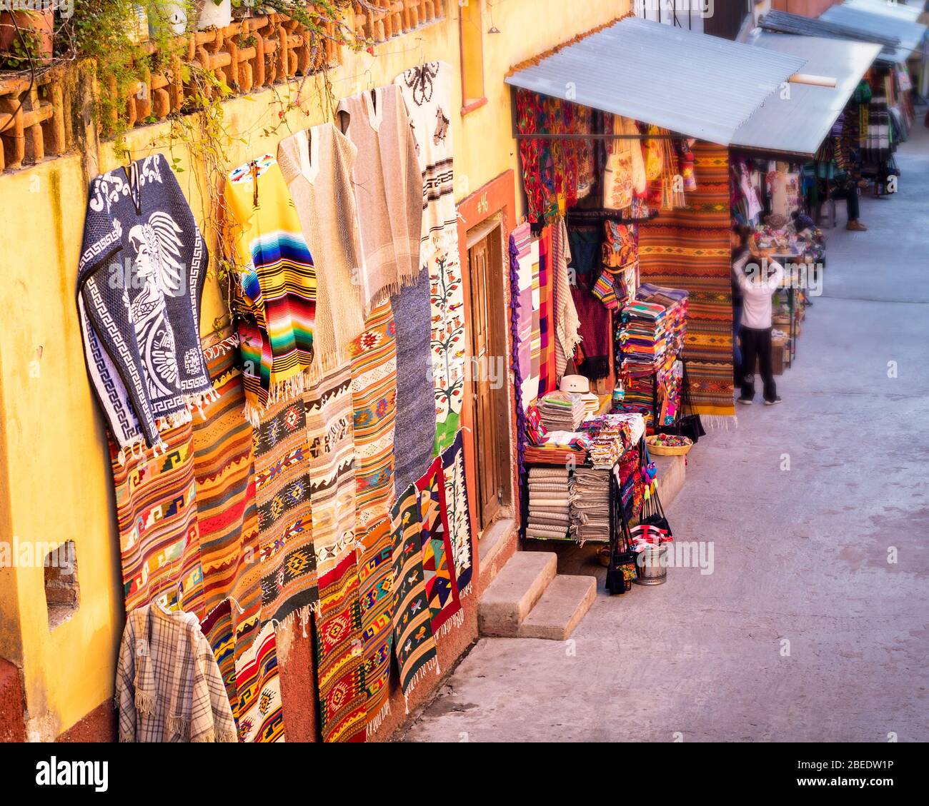 Mercato dell'artigianato (Mercado de Artesanias) a San Miguel de Allende, Messico. Foto Stock