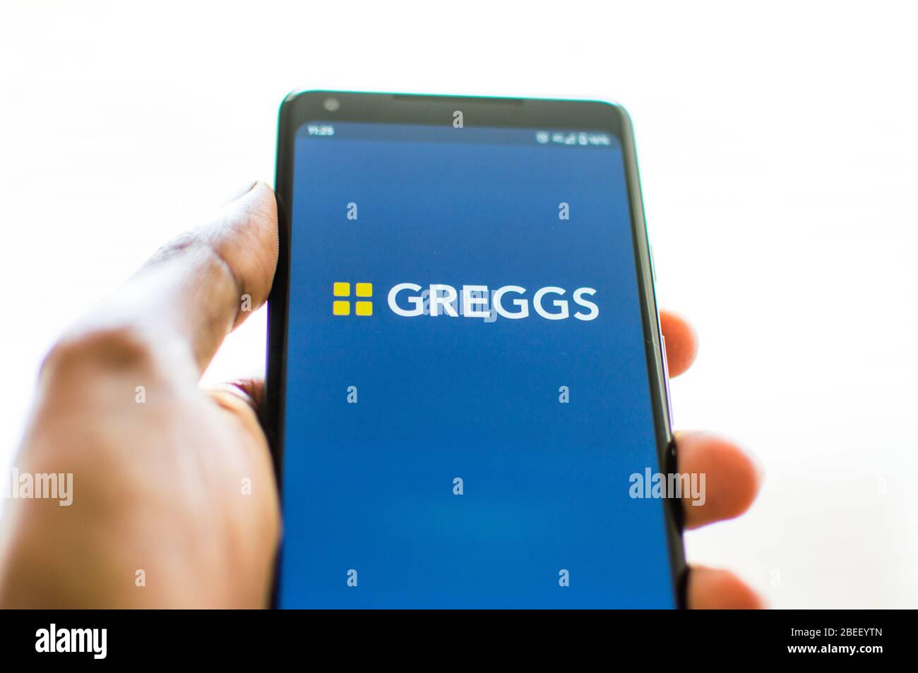 Logo Greggs food Company sul telefono cellulare Foto Stock