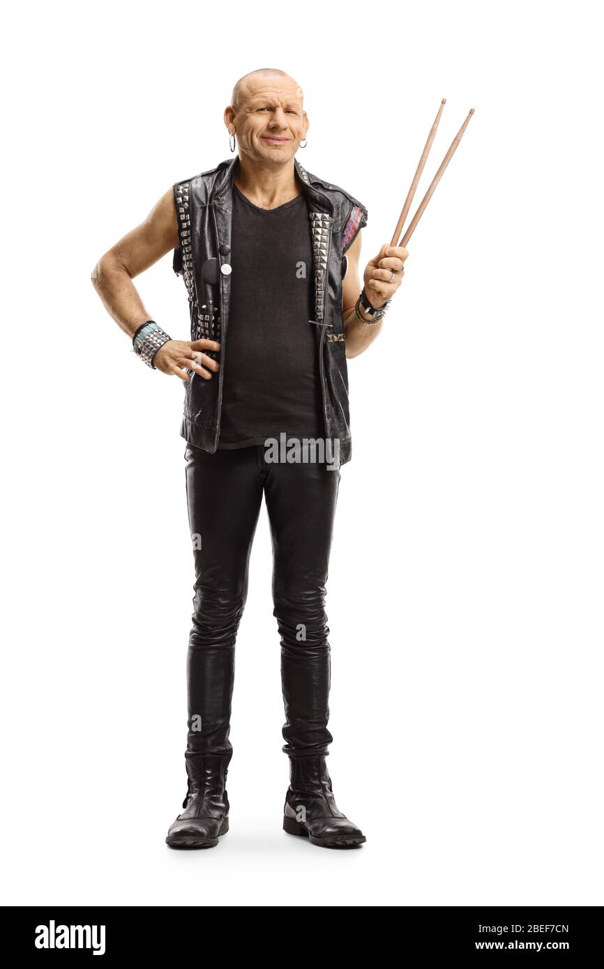 Ritratto a tutta lunghezza di un musicista rock che regge un paio di drumsticks isolati su sfondo bianco Foto Stock Ritratto a tutta lunghezza di un musicista rock che regge un paio di drumsticks isolati su sfondo bianco Foto Stock