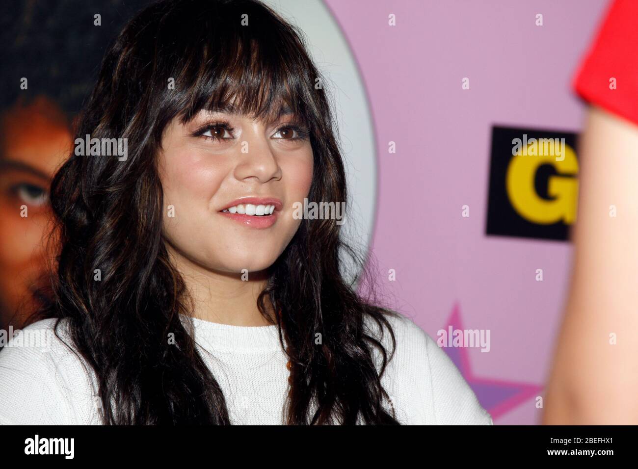 Vanessa Hudgens (High School Musical), la star del lancio imminente di Summit Entertainment BANDSLAM, incontra i fan e firma autografi fuori dall'anno fiscale al Franklin Mills Mall di Philadelphia, Pennsylvania, il 2 agosto 2009. Credito: Scott Weiner/MediaPunch Foto Stock