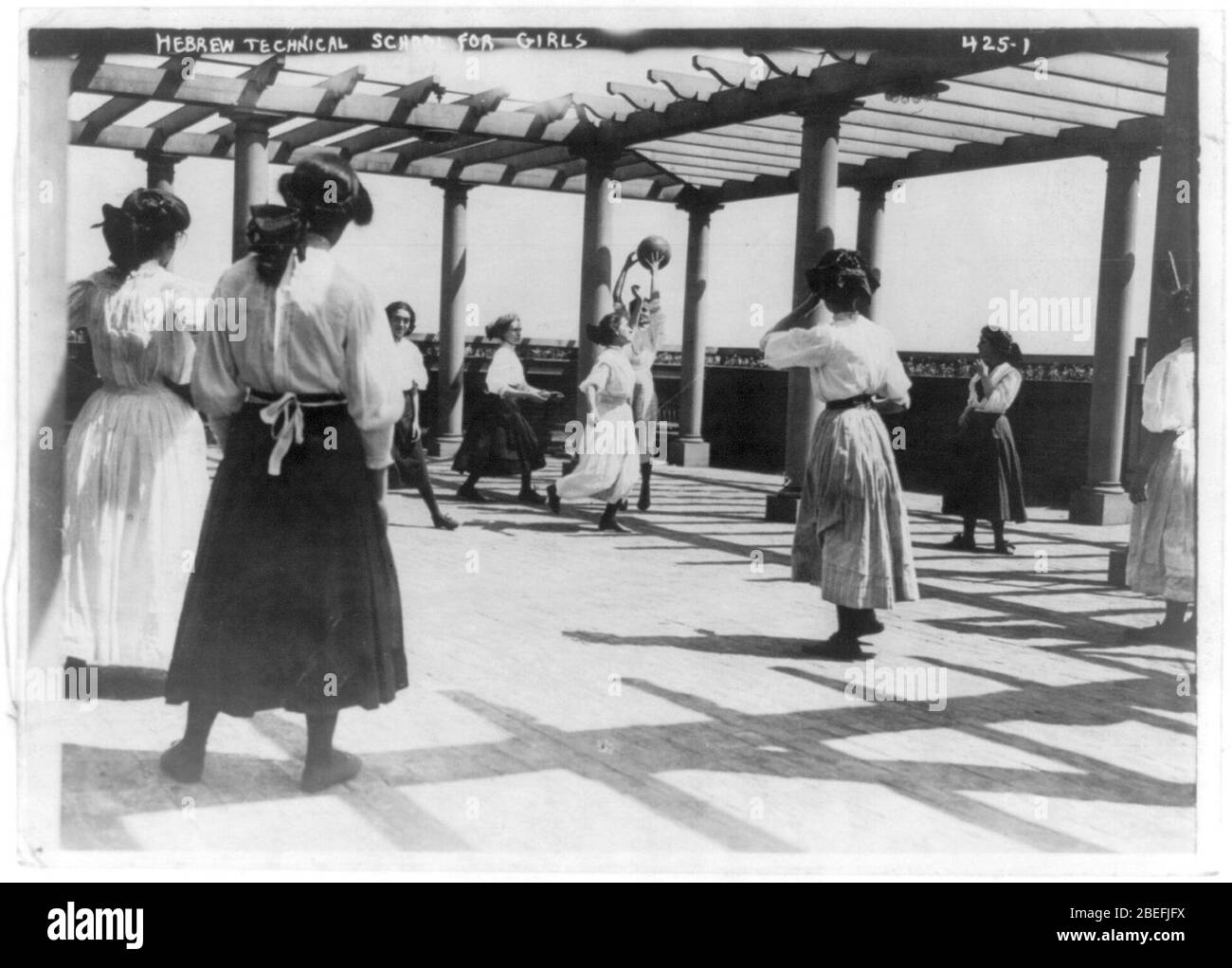 Ebraico Scuola Tecnica, scuola superiore del tetto ricreazione Foto Stock