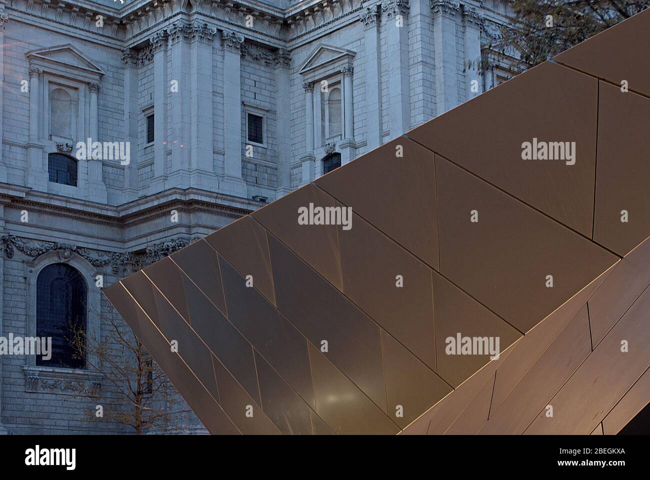 City of London Information Center St. Paul's Churchyard, Londra EC4M 8BX Make Architects Ken Shuttleworth Foto Stock