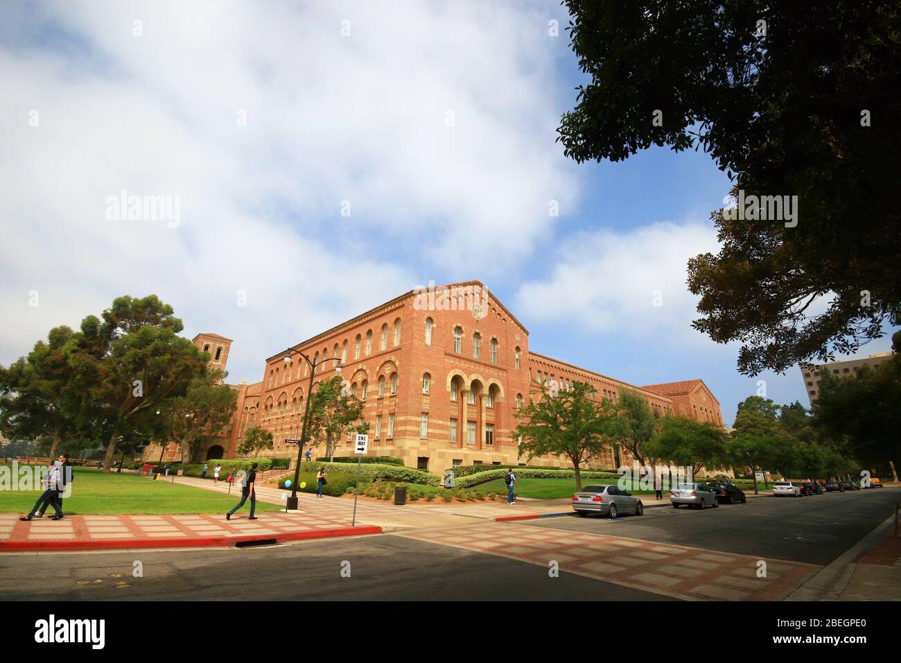 Los Angeles, 21 AGOSTO 2009 - Vista esterna della Haines Hall, UCLA Foto Stock
