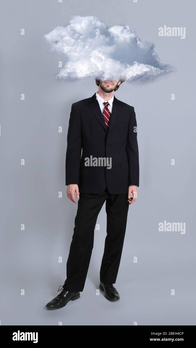 Uomo con testa nelle nuvole Foto Stock