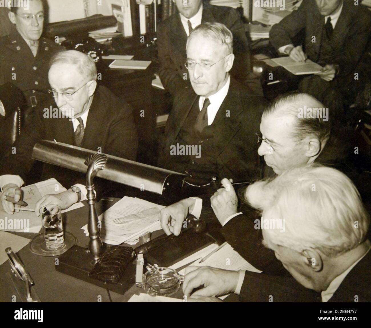Henry Stimson descrive il valore del programma di leasing di prestito davanti alla House Foreign Affairs Committee, 1943 Foto Stock