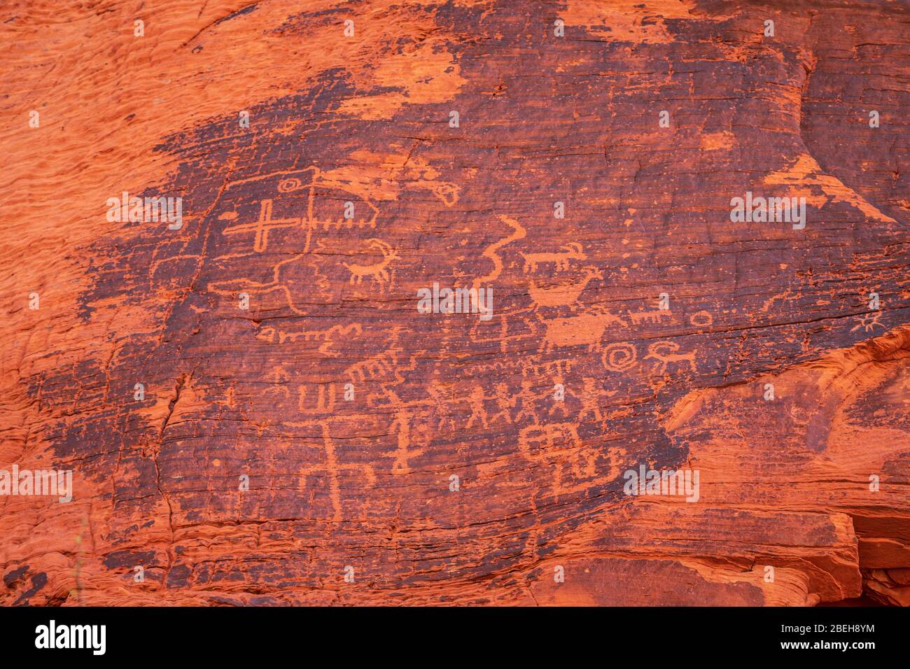 Petroglifi nel Valley of Fire state Park in Nevada Foto Stock