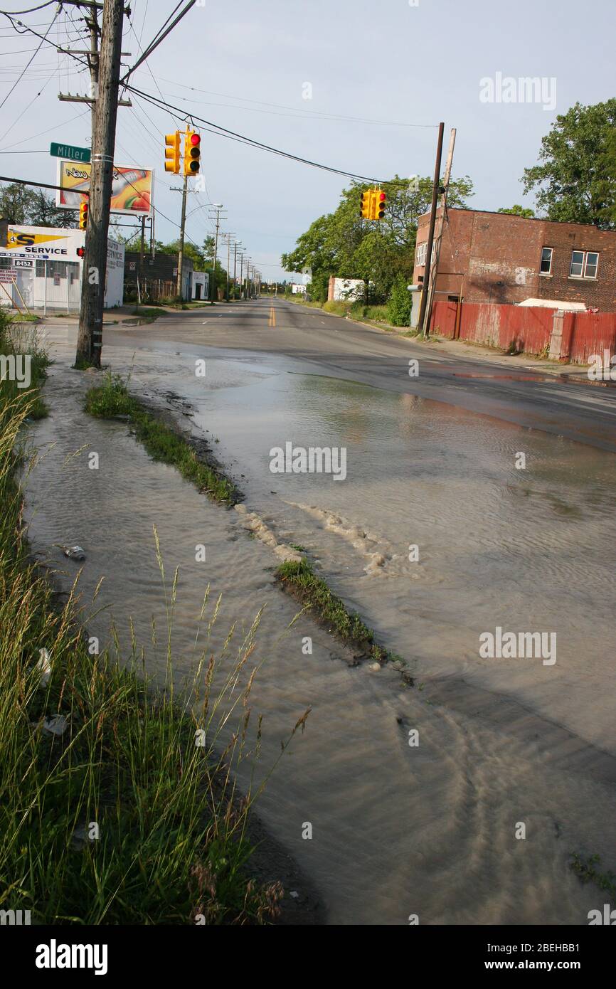 Strade inondate, rete idrica interrata, lato est, Detroit, Michigan, USA, 2006, di Dembinsky Photo Assoc Foto Stock