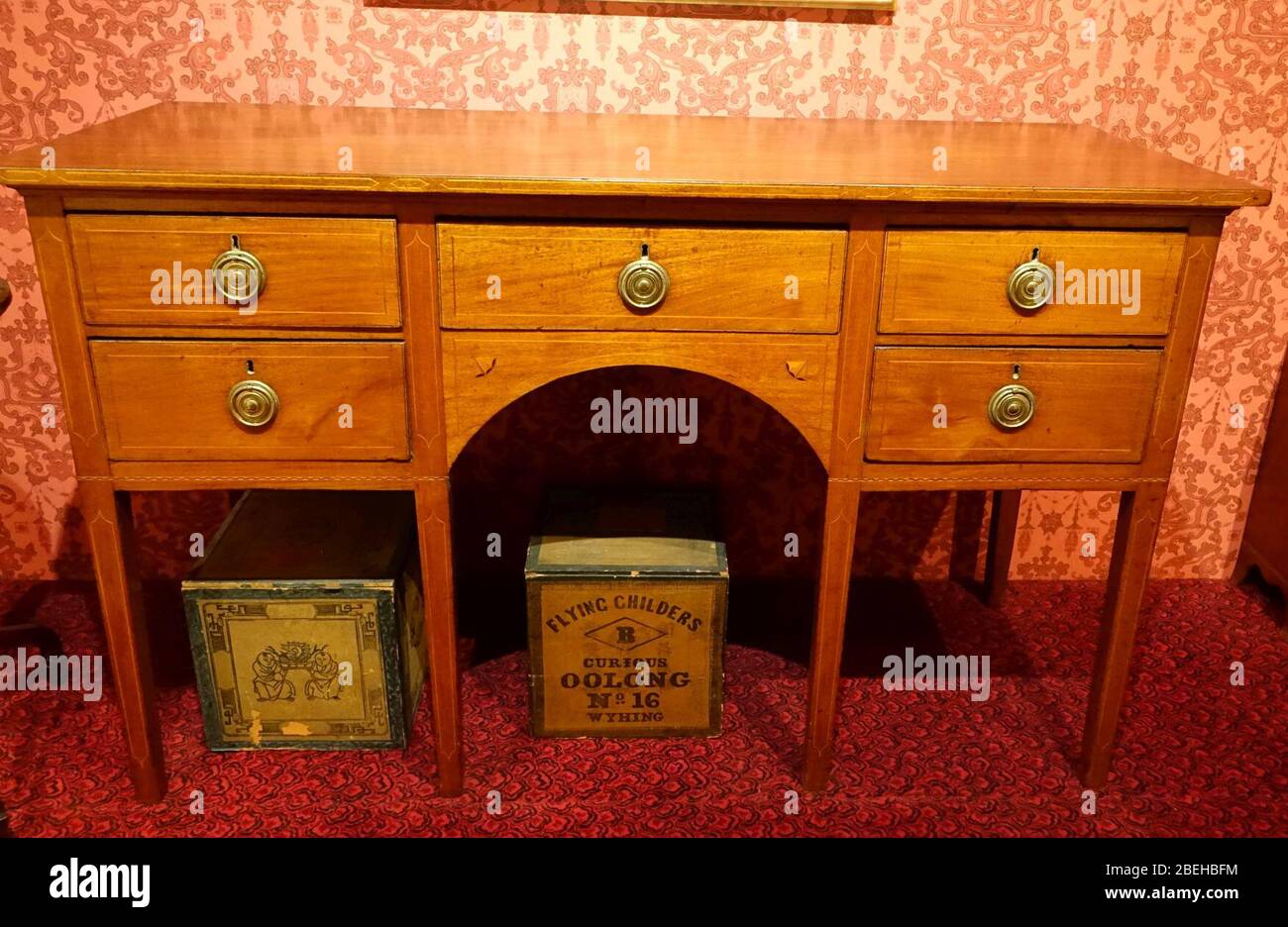 Hepplewhite sideboard, North Shore, Massachusetts, c. 1790, mogano, intarsio Foto Stock