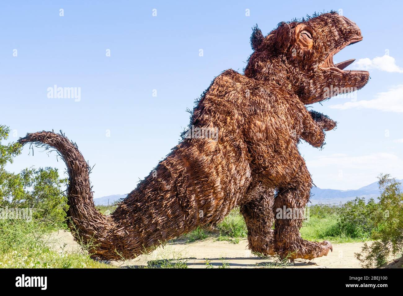 18 marzo 2019 Borrego Springs / CA / USA - scultura metallica di un terreno di Harlan, vicino al Parco di Stato del deserto di Anza-Borrego, parte dei prati della Galleta Foto Stock