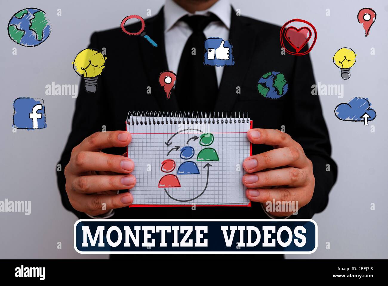 Scrittura a mano concettuale che mostra i video Monetize. Concetto che significa processo di accumulo di denaro dai tuoi video YouTube caricati Foto Stock
