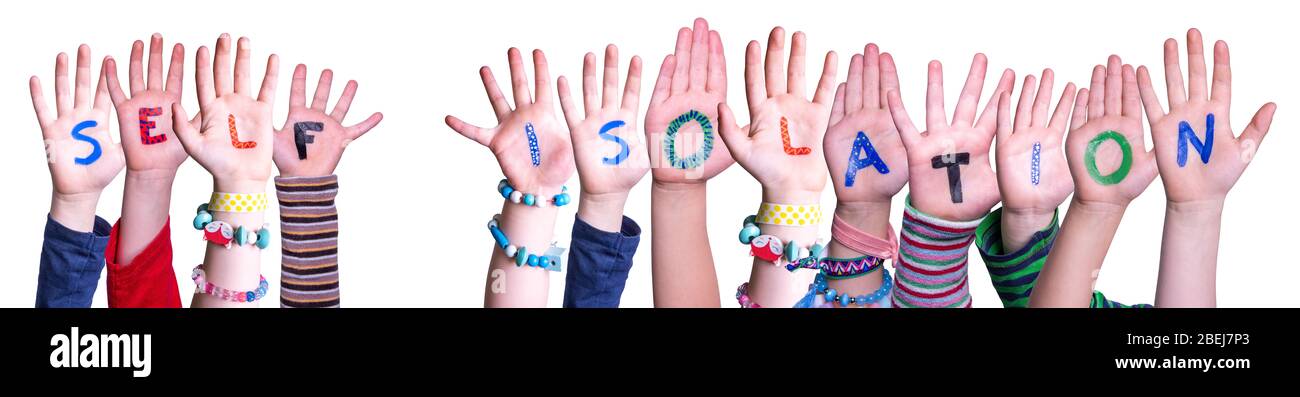 Mani dei bambini che tiene l'isolamento di auto di parola, sfondo isolato Foto Stock