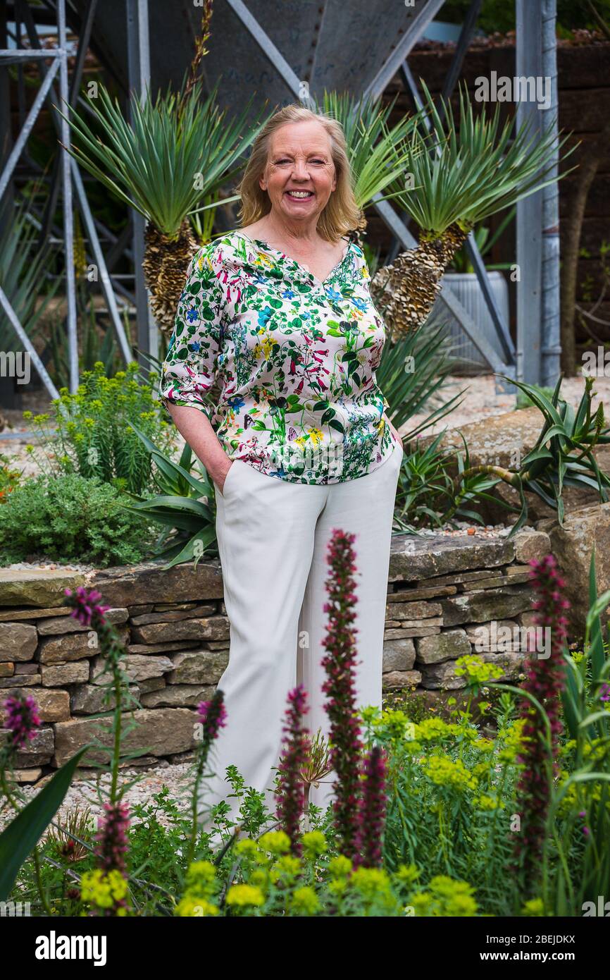 Londra, Regno Unito. Maggio 2019. La stella Dragons Den Deborah Meaden partecipa al giorno di apertura del Chelsea Flower Show 2019. Foto Stock