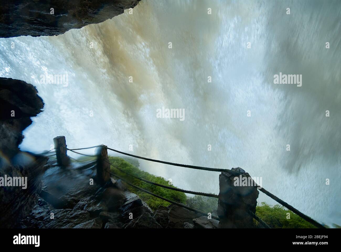 Percorso dietro le cascate di El Sapo, Canaima NATIONAL PARK, Venezuela, Sud America, America Foto Stock