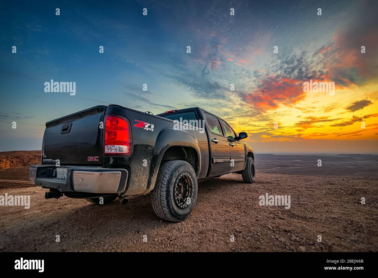 Vista serale di Edge of the World.its un punto di riferimento naturale e popolare destinazione turistica vicino Riyadh -Arabia Saudita. 08-dic-2019 .Selective focalizzato su Foto Stock