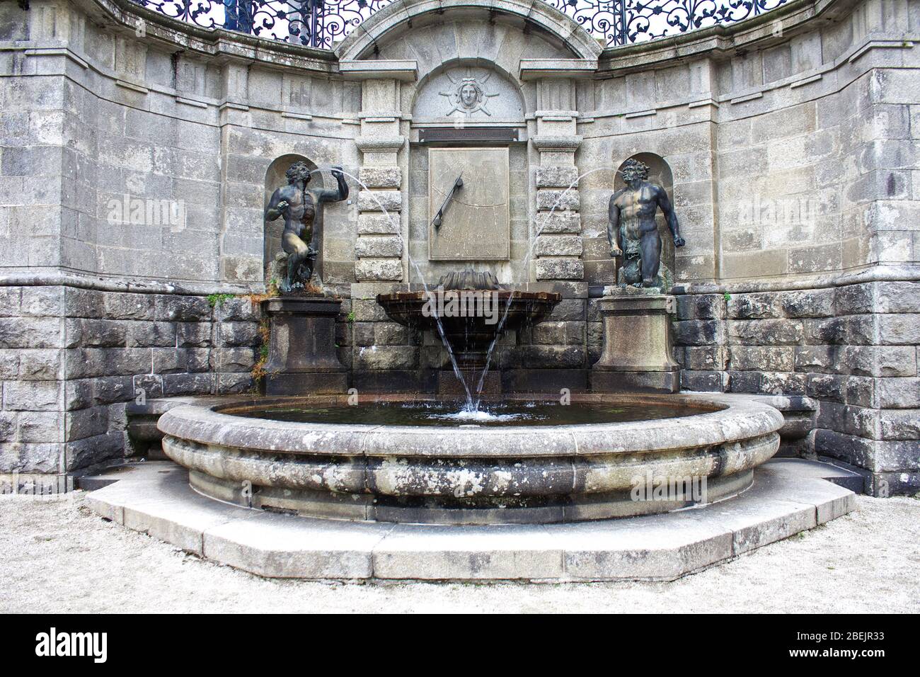 Powerscourt / Irlanda - 01 ago 2013: La statua in Powerscourt Gardens and House, Dublino, Irlanda Foto Stock