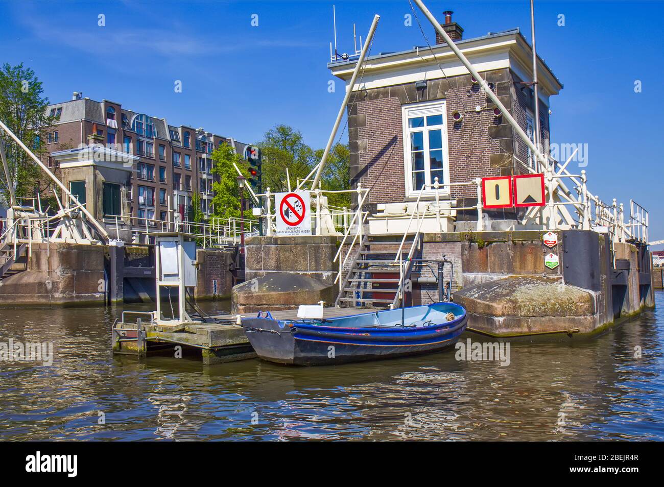 Nave sul fiume ad Amsterdam Foto Stock