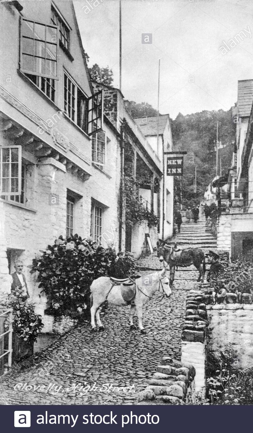 Clovelly villaggio High Street, Devon, Inghilterra, cartolina d'epoca dal 1920 Foto Stock