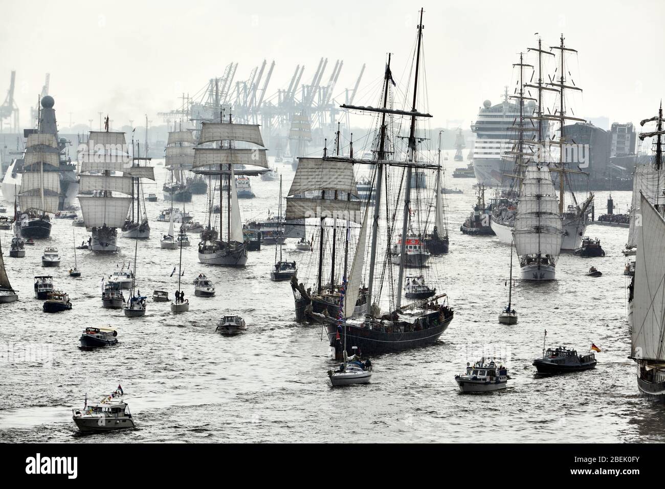 Navi storiche stanno entrando nel porto in occasione del compleanno del porto. Foto Stock