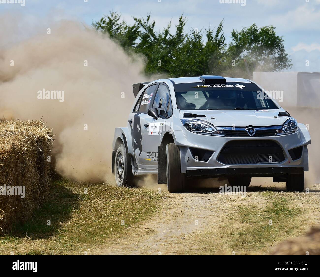 Oliver Mellors, Proton Iriz R5, fase di Rally forestale, Goodwood Festival della velocità, 2017, picchi di prestazioni, Motorsports Game Changers, automobili, c Foto Stock