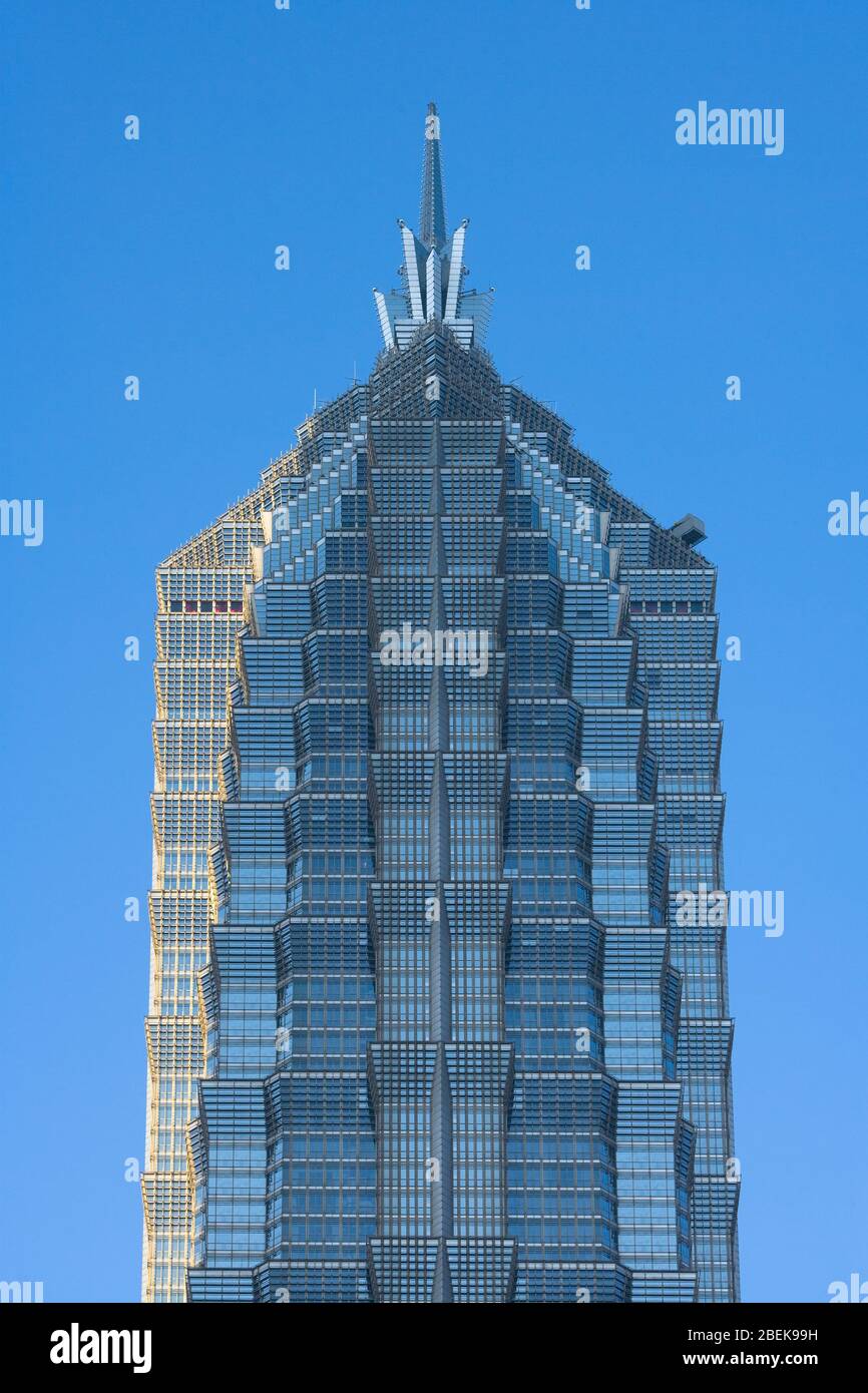 Pudong, Shanghai, Cina, Asia - dettaglio primo piano della cima della Torre Jin Mao. Foto Stock