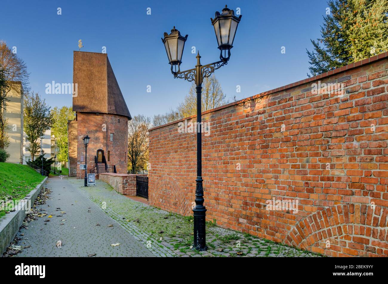 Slupsk, provincia di Pomerania, Polonia. La Torre delle Streghe, parte delle mura difensive medievali. Foto Stock