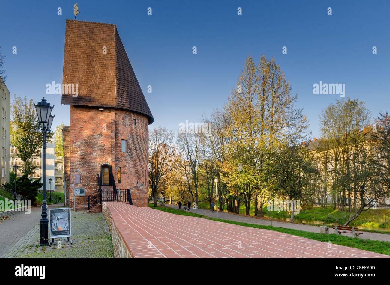 Slupsk, provincia di Pomerania, Polonia. La Torre delle Streghe, parte delle mura difensive medievali. Foto Stock