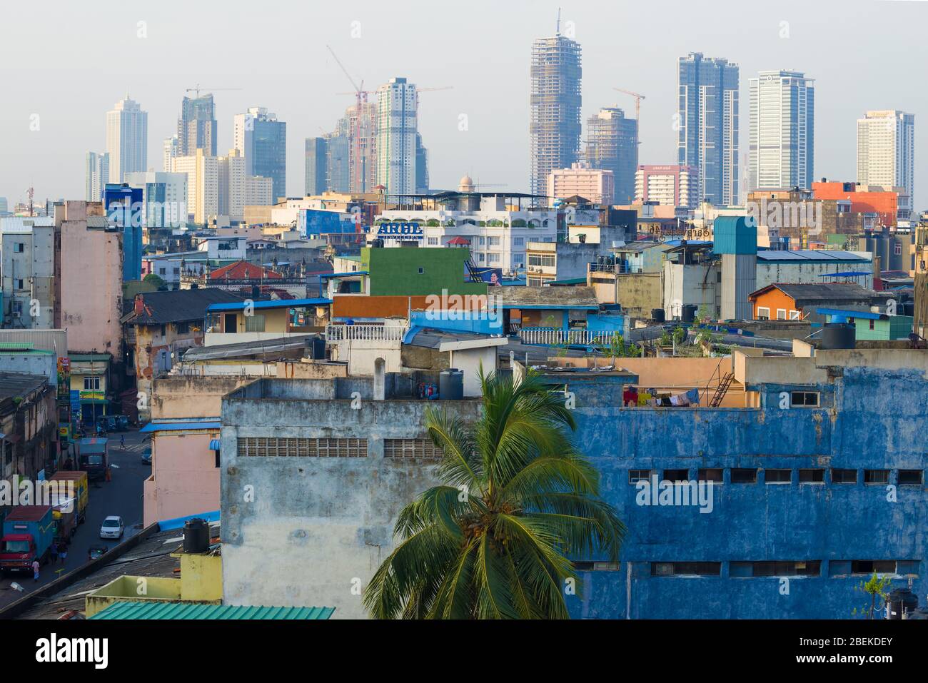 COLOMBO, SRI LANKA - 22 FEBBRAIO 2020: Paesaggio della Colombo moderna Foto Stock