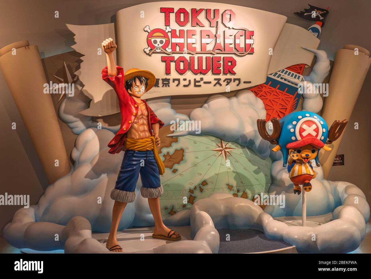tokyo, giappone - marzo 05 2020: Tokyo One Piece Tower nella piattaforma di osservazione della Tokyo Tower di Eiichiro Oda dove figurine di dimensioni reali del char principale Foto Stock