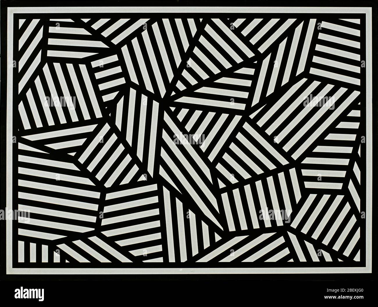 FORME DI RIGHE bianco e nero Artwork of Sol Lewitt Exhibition at Camusac Museum Contamporary Art Cassino Italyamerican atist Foto Stock