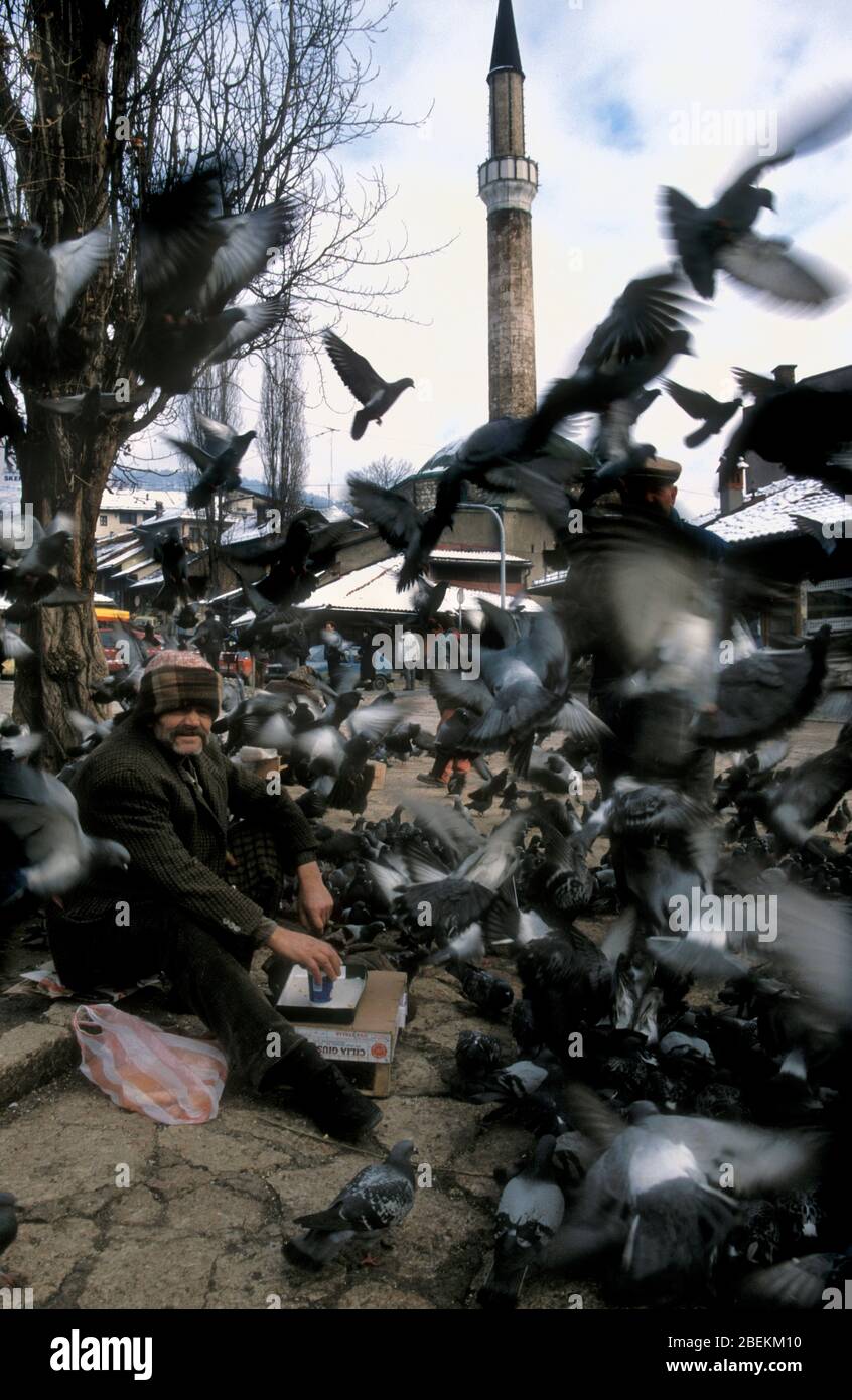 Il mercato della città vecchia di Bascarsija del 15° secolo di Sarajevo, raffigurato durante l'assedio nel 1995, Sarajevo, Bosnia-Erzegovina Foto Stock