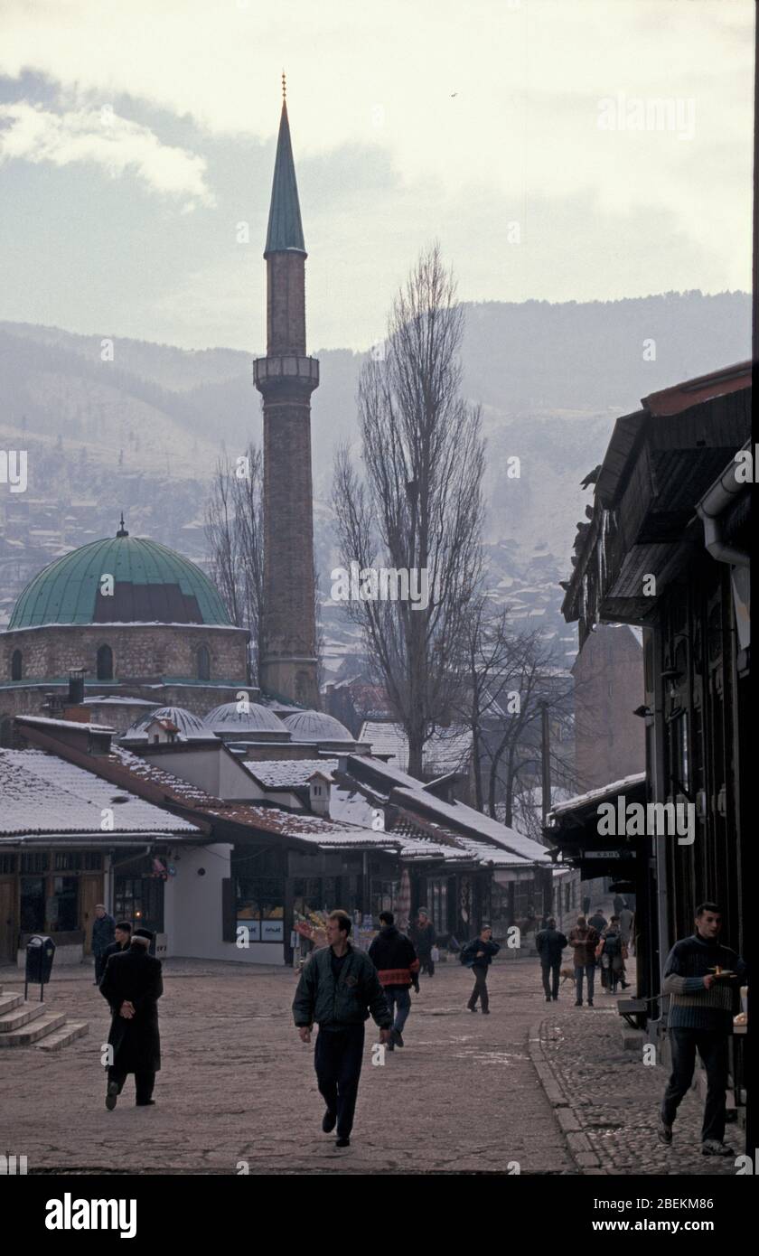 Il mercato della città vecchia di Bascarsija del 15° secolo di Sarajevo, raffigurato durante l'assedio nel 1995, Sarajevo, Bosnia-Erzegovina Foto Stock