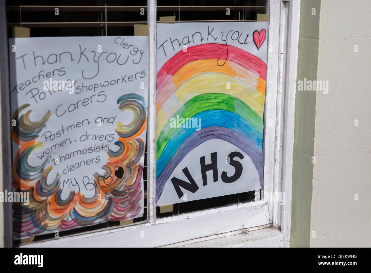 LONDRA, Regno Unito - 13 aprile 2020: Grazie NHS e keyworkers mano tirata messaggio Foto Stock
