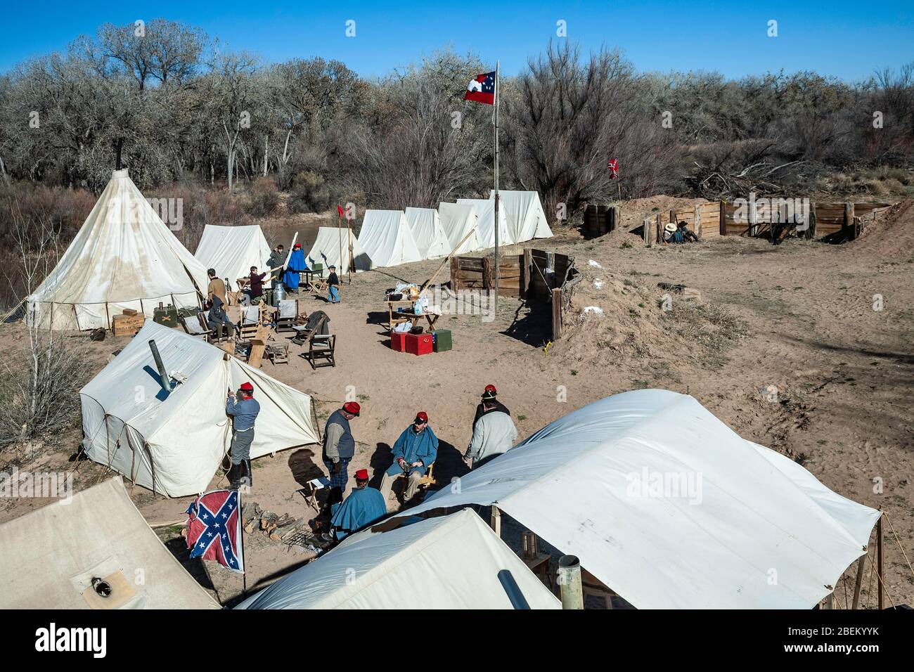 Campo e tende dell'esercito confederato, rievocazione della Guerra civile, vicino a Socorro, New Mexico USA Foto Stock