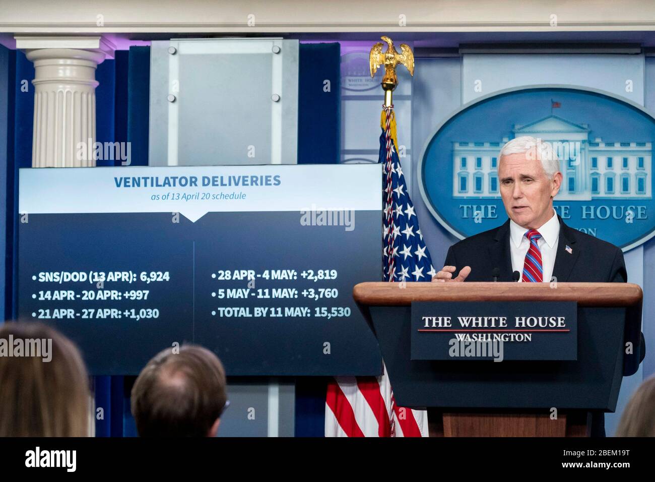 Washington, Stati Uniti d'America. 13 Aprile 2020. Washington, Stati Uniti d'America. 13 aprile 2020. Il Vice Presidente degli Stati Uniti Mike Pence risponde a una domanda dei giornalisti durante il quotidiano COVID-19, briefing sui coronavirus nella Sala Stampa Briefing della Casa Bianca il 13 aprile 2020 a Washington, DC. Credit: D. Myles Cullen/Education Department/Alamy Live News Foto Stock
