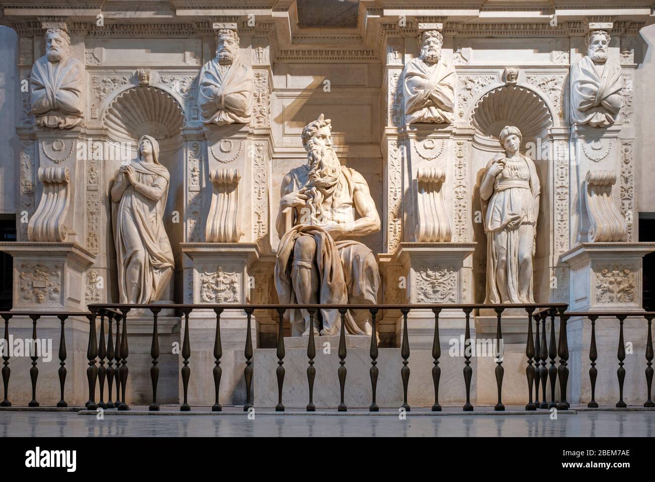Tomba di Papa Giulio II, statua di Mosè di Michelangelo Buonarroti, Chiesa di San Pietro in vincoli, Roma, Italia. Foto Stock