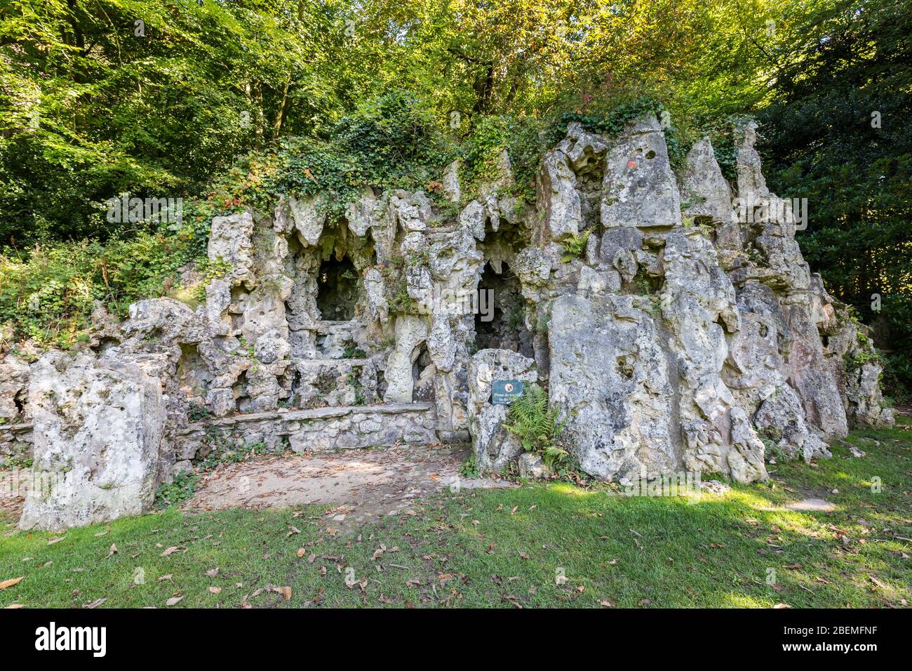 Grotta dell'antico Castello di Wardour, costruito nel 1792 da Josiah Lane, Wiltshire, Inghilterra, Regno Unito Foto Stock