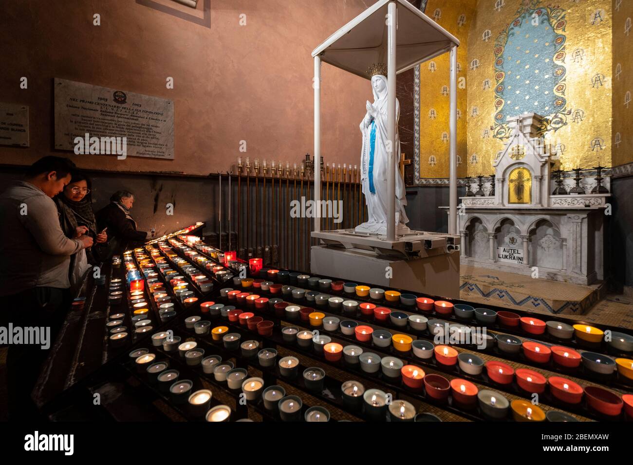 France statua nostra signora lourdes in immagini e fotografie stock ad