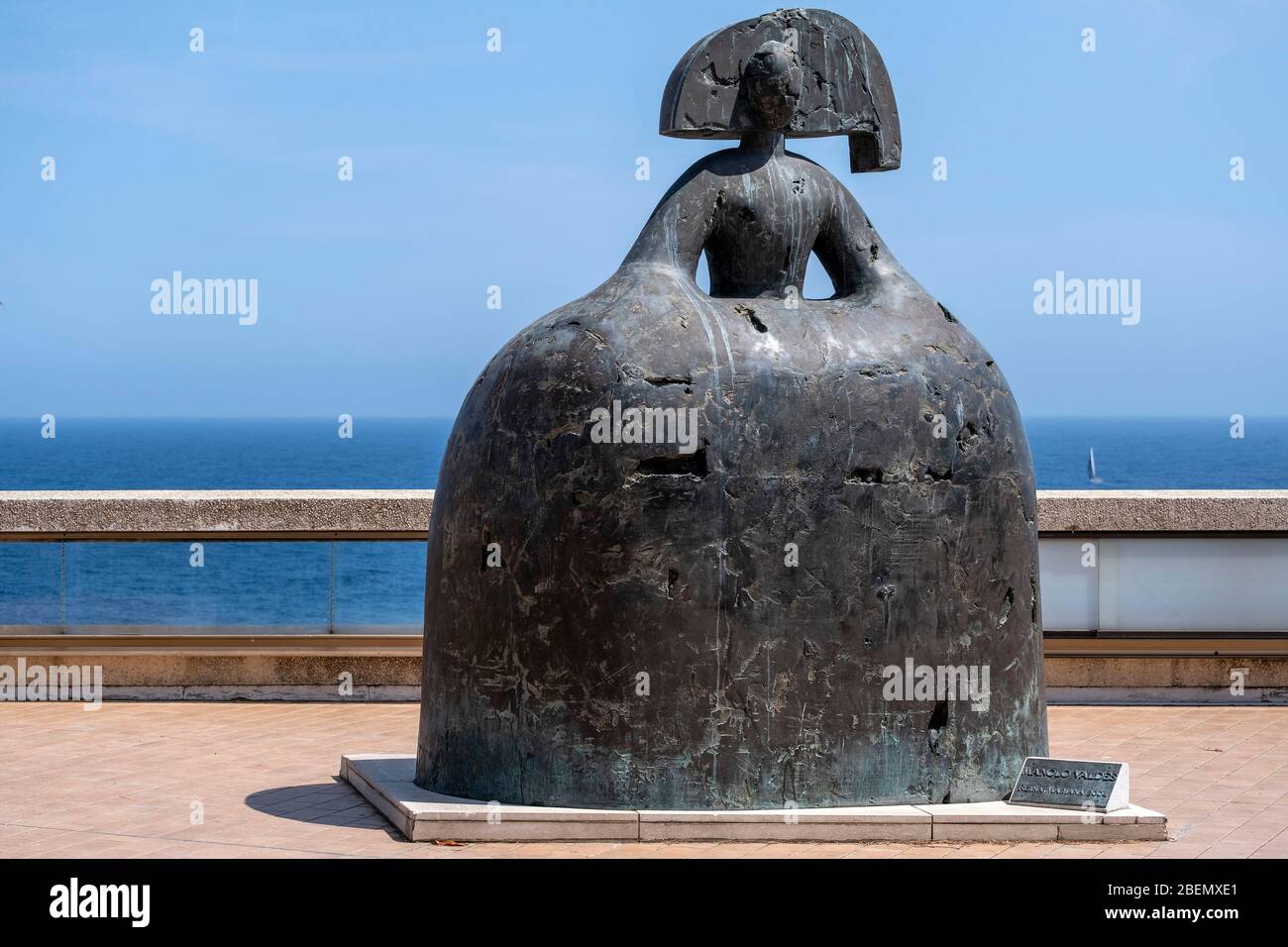 Reina Mariana statua in bronzo dello scultore Manolo Valdés a Monte Carlo, Monaco, Europa Foto Stock