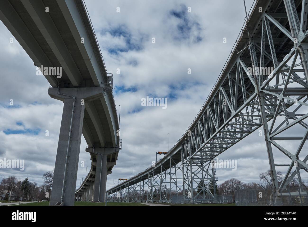 Blue Water Bridge che collega Port Huron, Michigan USA con Sarnia / Point Edward Ontario Canada Foto Stock
