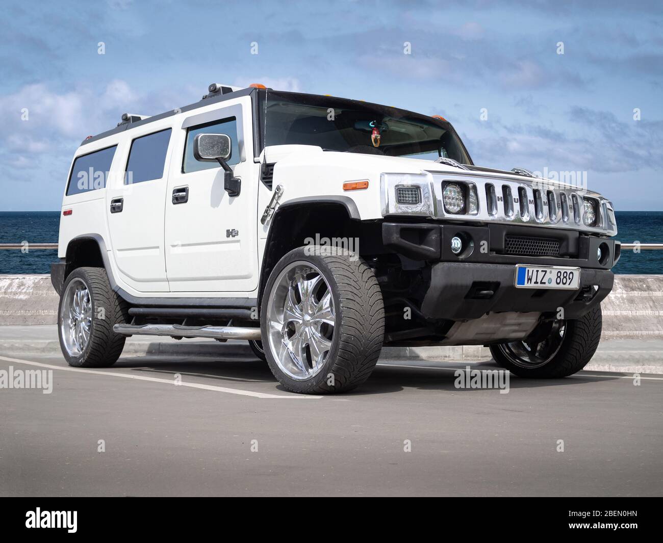 BARCELLONA, SPAGNA-11 APRILE 2020: HUMMER H2 SUV Foto stock - Alamy