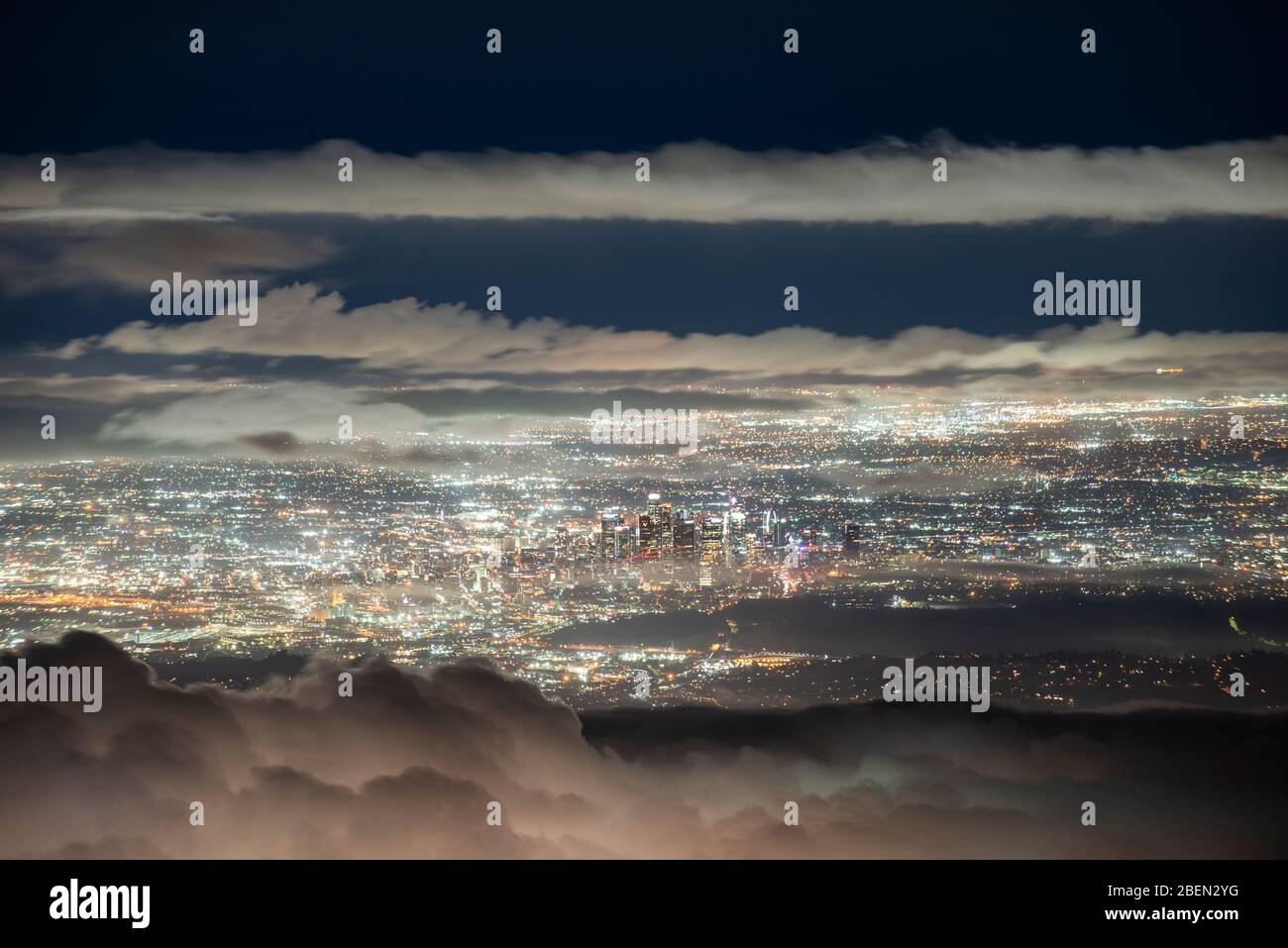 Paesaggio urbano che si affaccia su Los Angeles dal Monte Wilson Foto Stock