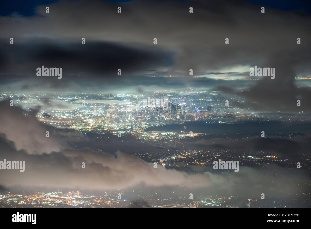Paesaggio urbano che si affaccia su Los Angeles dal Monte Wilson Foto Stock