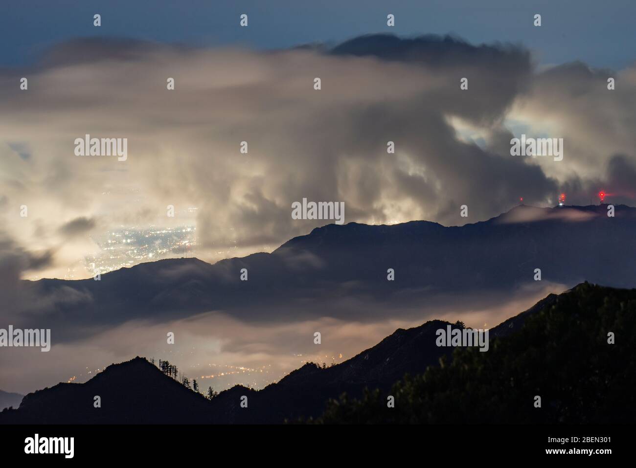 Paesaggio urbano che si affaccia su Los Angeles dal Monte Wilson Foto Stock