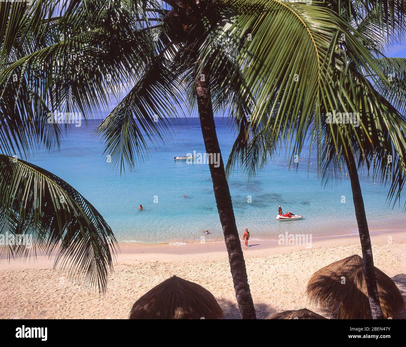 Vista sulla spiaggia tropicale, Tamarind Cove, Barbados, Lesser Antille, Caraibi Foto Stock
