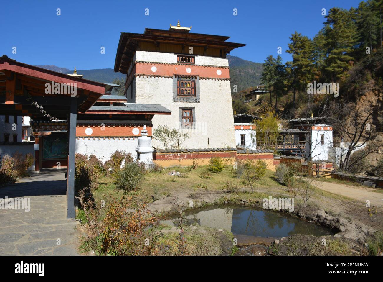 Una scuola per monaci buddisti vicino a Thimphu, Bhutan. Foto Stock