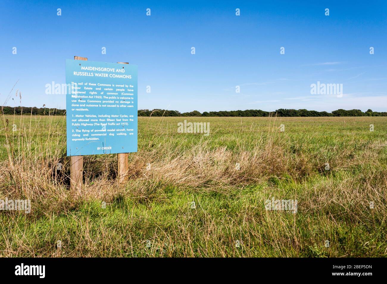 Maidensgrove e Russells Water Commons, segno che denota Common Land, Oxfordshire, Inghilterra, GB, Regno Unito Foto Stock