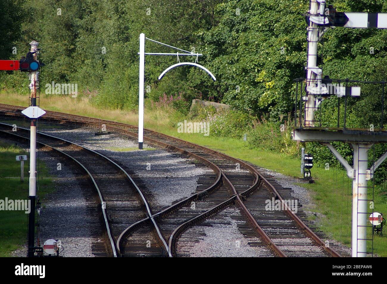 Binari ferroviari, segnali e punti su una ferrovia d'epoca nel Regno Unito Foto Stock