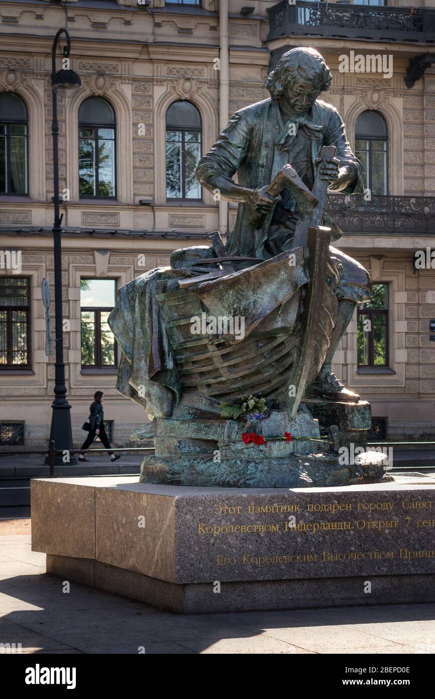 San Pietroburgo, Russia, estate 2019: Argine Admiralteyskaya, un monumento al fondatore di San Pietroburgo Pietro I. Foto Stock